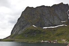 Reinebringen von Hamnøya aus gesehen